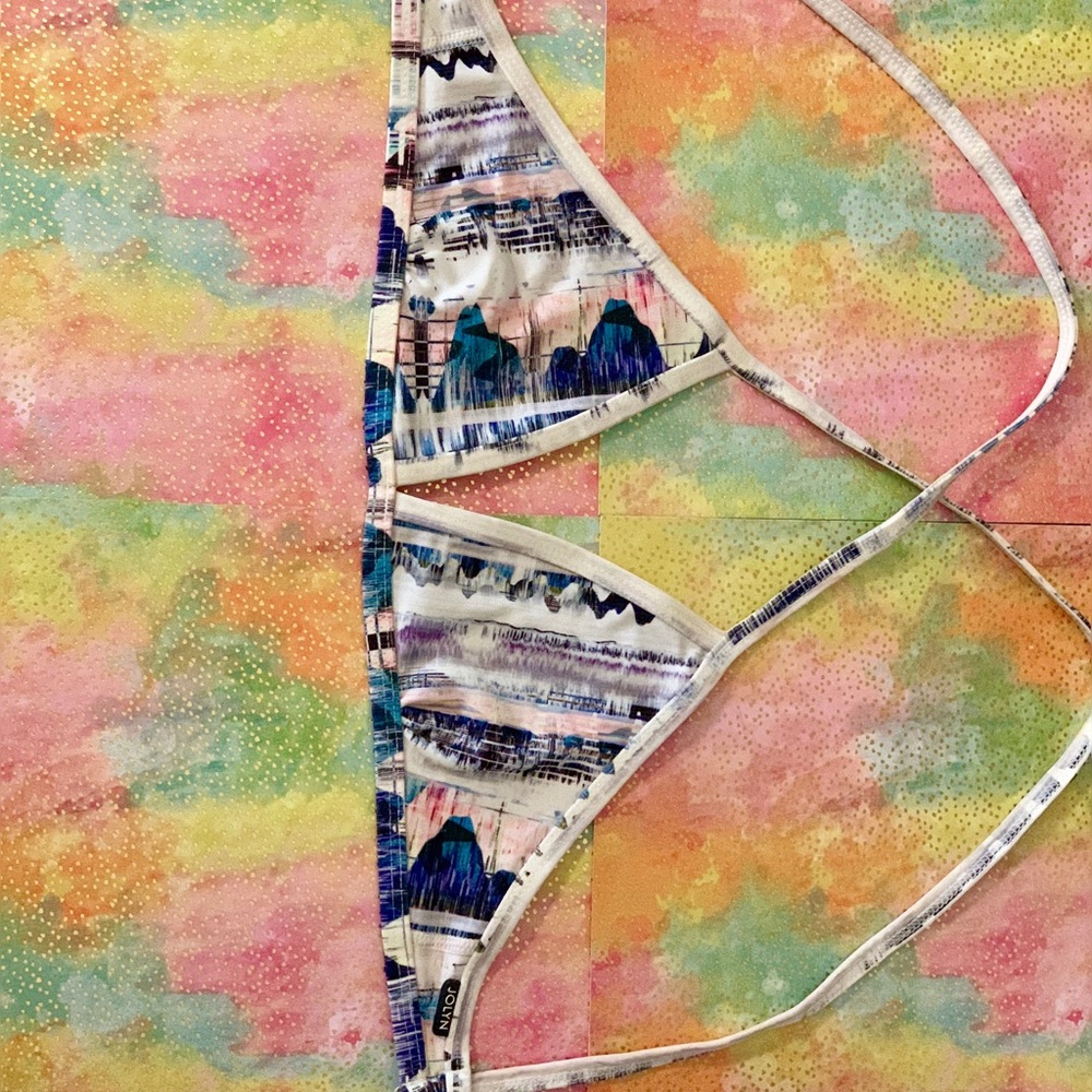 JOLYN TRIANGLE TOP SIZE SMALL